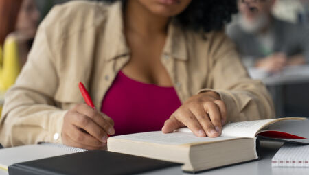 Bolsas de cursos de gradua&ccedil;&atilde;o s&atilde;o oferecidas