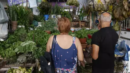 Tradi&ccedil;&atilde;o e f&eacute; impulsionam busca por banhos e ervas no fim de ano