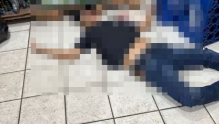 A Pol&iacute;cia Militar apreendeu a motocicleta utilizada no crime e a arma dos suspeitos