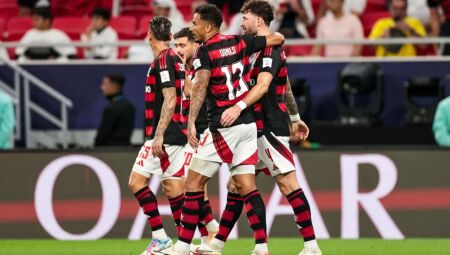 Jogadores do Flamengo em comemora&ccedil;&atilde;o de gol.