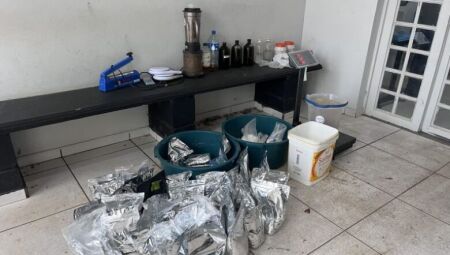 Polícia Militar apreende 47 kg de cocaína e desativa laboratório de refino em Três Lagoas