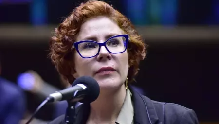 Em ambos os casos, a Primeira Turma do STF determinou a perda do mandato de Zambelli.