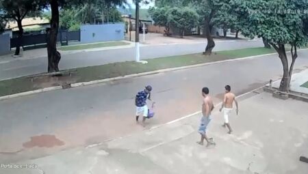 Briga aconteceu no meio da rua