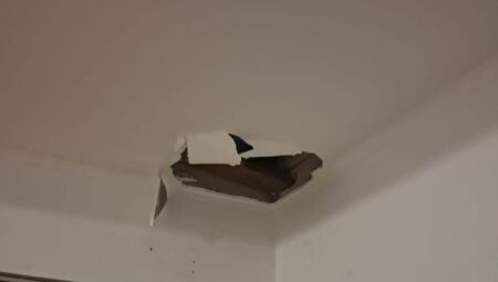 Homem invadiu a casa pelo forro