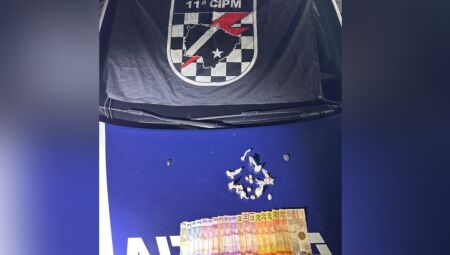 Droga apreendida e dinheiro - 