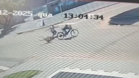 V&Iacute;DEO: Duas pessoas ficam feridas ap&oacute;s colis&atilde;o de bicicletas em Jardim