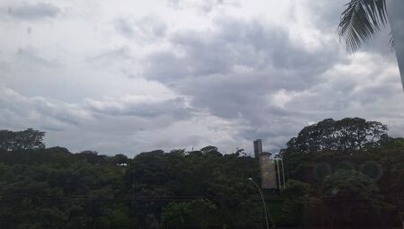 C&eacute;u nublado ap&oacute;s manh&atilde; chuvosa