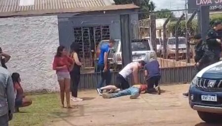 V&Iacute;DEO: Homem &eacute; morto a tiros enquanto brigava com mulher em Ponta Por&atilde;
