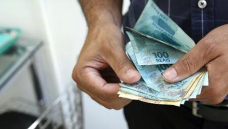 Aumento do sal&aacute;rio m&iacute;nimo deve injetar R$ 81,7 bilh&otilde;es na economia em 2026