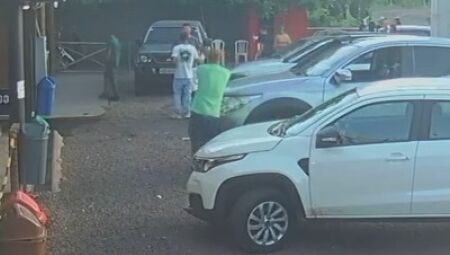 V&Iacute;DEO: Homem &eacute; morto a tiros em bar de Miranda