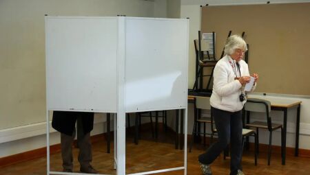 Eleitores votam e 11 candidatos disputam presid&ecirc;ncia