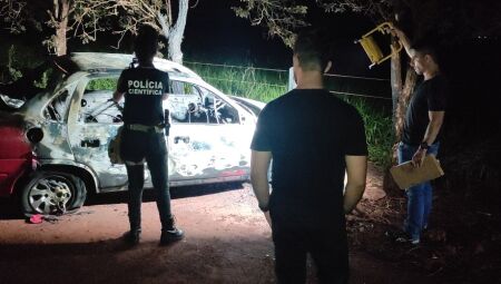 Idoso foi encontrado carbonizado dentro do carro