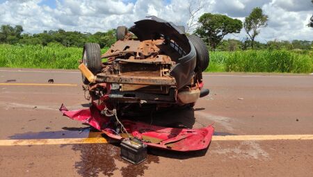 Fox ficou capotado na pista