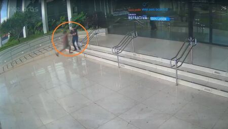 Agress&atilde;o aconteceu em frente a uma cl&iacute;nica