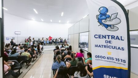Para fam&iacute;lias que enfrentarem dificuldades com acesso &agrave; internet, a Semed disponibiliza atendimento presencial na Central Municipal