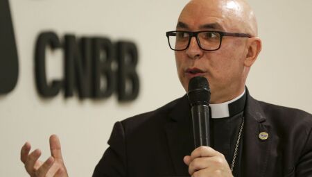 CNBB defende democracia e alerta para "graves retrocessos" no Brasil