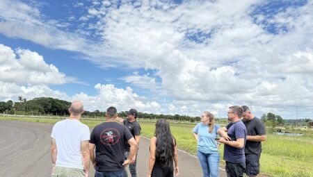 Produtora passeou pelo aut&oacute;dromo para saber as condi&ccedil;&otilde;es do local do evento