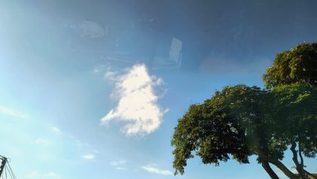 C&eacute;u azul e poucas nuvens em Campo Grande
