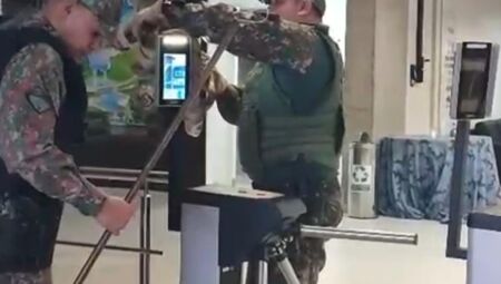 V&iacute;deo: Sem 'facecard' - PMA resgata Jiboia 'barrada' no Tribunal de Contas