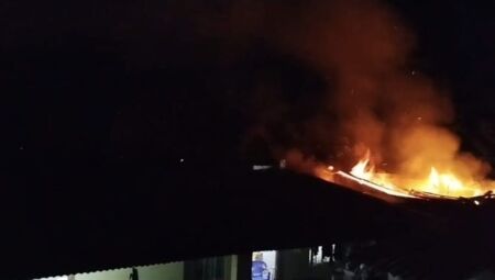 Inc&ecirc;ndio destruiu a casa