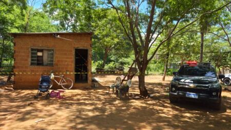 Uma das v&iacute;timas foi morta dentro de casa enquanto dormia