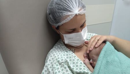 Jos&eacute; Davi e a m&atilde;e Paula Patr&iacute;cia.