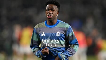 Vinicius J&uacute;nior foi alvo de cantos racistas