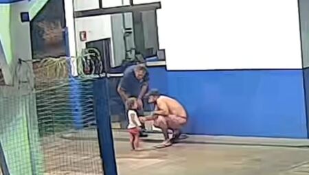 Policial ajudou a salvar a crian&ccedil;a