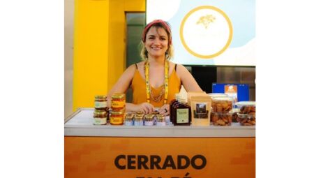 A bi&oacute;loga Bruna Oliveira criou a Cerrado em P&eacute; em 2022 ao lado do esposo, tamb&eacute;m bi&oacute;logo, Rodrigo Borghezan