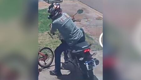 Motociclista foi flagrado pelas c&acirc;meras de seguran&ccedil;a