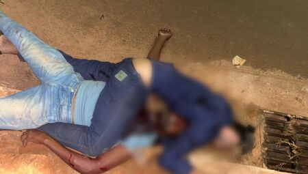 Leandro, de blusa azul, foi morto a facadas