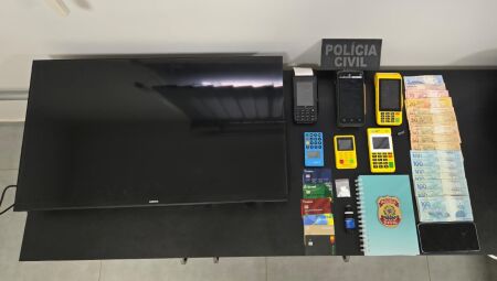 Dinheiro e outras coisas foram apreendidos