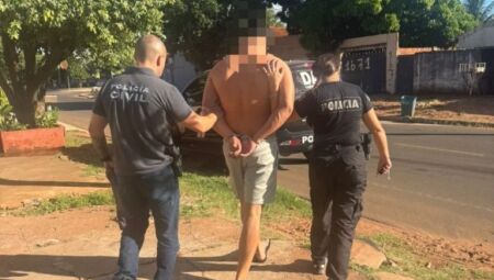 Homem &eacute; preso por perguntar a esposa se 'caix&atilde;o est&aacute; pago' durante amea&ccedil;a em Tr&ecirc;s Lagoas