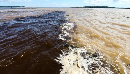 Mergulhadores iniciaram imediatamente as buscas na &aacute;rea do acidente