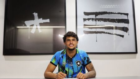Bruninho assinou o primeiro contrato profissional