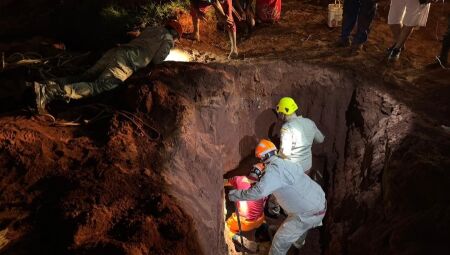 V&iacute;deo! Crian&ccedil;a de 2 anos cai em buraco e &eacute; resgatada pelos bombeiros em Ivinhema