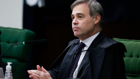 Ministro Andr&eacute; Mendon&ccedil;a 