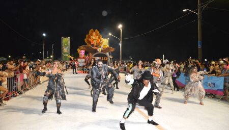  Sete escolas disputam o t&iacute;tulo deste ano