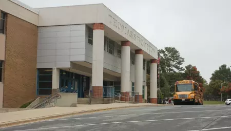 Estudante &eacute; baleado durante ataque a tiros em escola nos EUA