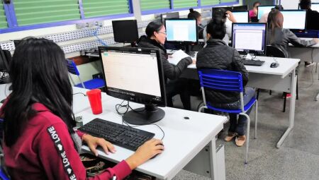 Empresas v&atilde;o poder abater d&iacute;vidas se conectarem faculdades &agrave; internet