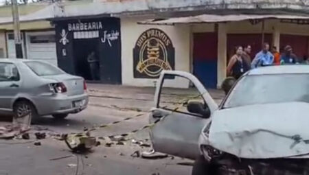 Acidente entre quatro ve&iacute;culos deixa motorista ferido do Corumb&aacute;