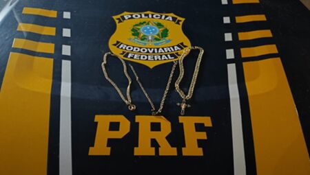 Joias apreendidas pela pol&iacute;cia com a suspeita
