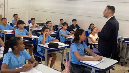 Lucas Bitencourt em visita a Escola Jo&atilde;o de Paula Ribeiro 