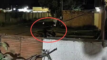 V&Iacute;DEO: Homem &eacute; socorrido em estado grave ao ser baleado no Celina Jalad