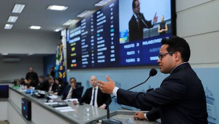 Papy, comentou a proposta em plen&aacute;rio