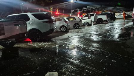 Inc&ecirc;ndio criminoso destr&oacute;i carros em garagem no Jardim TV Morena, em Campo Grande