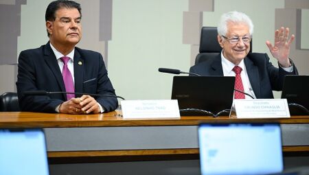 Senador Nelsinho Trad, vice-presidente, e deputado Arlindo Chinaglia, presidente da representa&ccedil;&atilde;o 