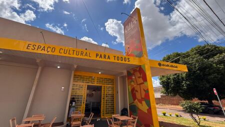 Fachada do espa&ccedil;o no bairro Coronel Antonino