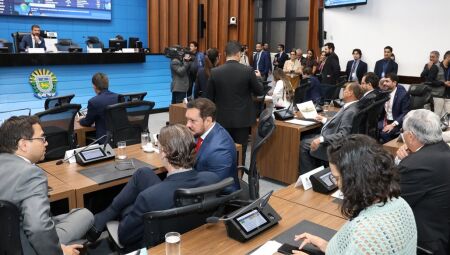 Assembleia Legislativa de Mato Grosso do Sul   Veja mais no site da ALEMS: https://www.al.ms.gov.br/Noticias/144267/alems-publica-edital-de-concurso-com-remuneracao-inicial-de-ate-r-8-mil
