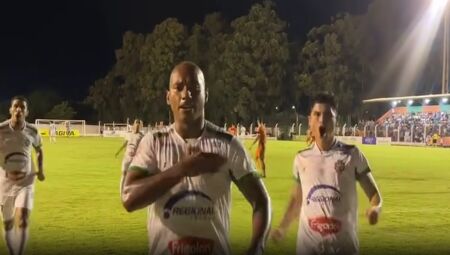 Alex Choco marcou tr&ecirc;s gols na partida